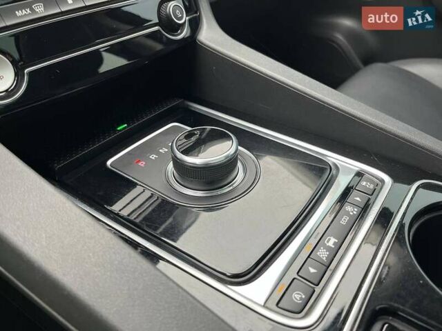 Чорний Ягуар Ф-Пейс, об'ємом двигуна 2 л та пробігом 214 тис. км за 18990 $, фото 25 на Automoto.ua