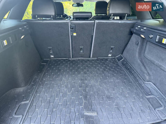 Черный Ягуар Ф-Пейс, объемом двигателя 2 л и пробегом 179 тыс. км за 19300 $, фото 10 на Automoto.ua