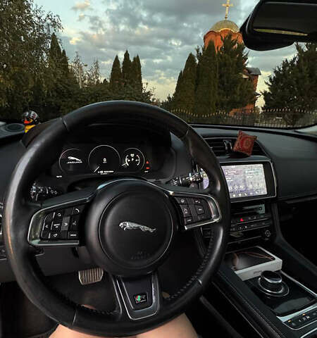 Чорний Ягуар Ф-Пейс, об'ємом двигуна 3 л та пробігом 100 тис. км за 24000 $, фото 15 на Automoto.ua