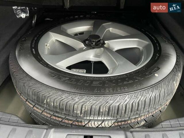 Черный Ягуар Ф-Пейс, объемом двигателя 2 л и пробегом 130 тыс. км за 22500 $, фото 10 на Automoto.ua