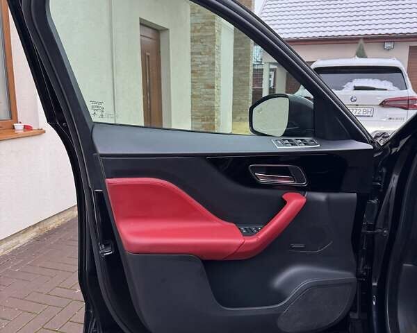 Чорний Ягуар Ф-Пейс, об'ємом двигуна 2 л та пробігом 123 тис. км за 23500 $, фото 15 на Automoto.ua