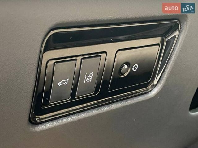 Черный Ягуар Ф-Пейс, объемом двигателя 2 л и пробегом 132 тыс. км за 25490 $, фото 11 на Automoto.ua