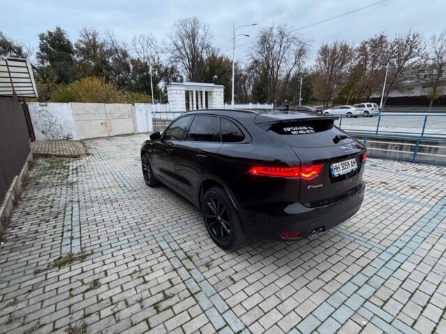 Черный Ягуар Ф-Пейс, объемом двигателя 2 л и пробегом 152 тыс. км за 24800 $, фото 4 на Automoto.ua