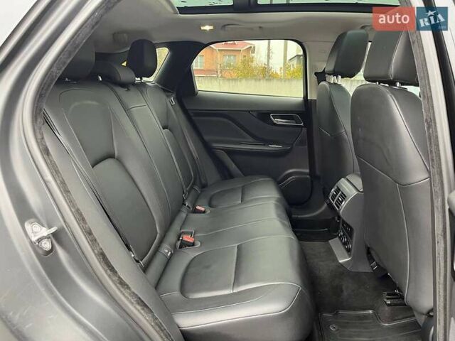 Чорний Ягуар Ф-Пейс, об'ємом двигуна 2 л та пробігом 214 тис. км за 18990 $, фото 10 на Automoto.ua