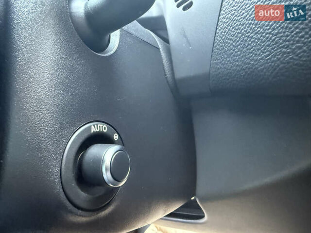 Черный Ягуар Ф-Пейс, объемом двигателя 2 л и пробегом 179 тыс. км за 19300 $, фото 16 на Automoto.ua