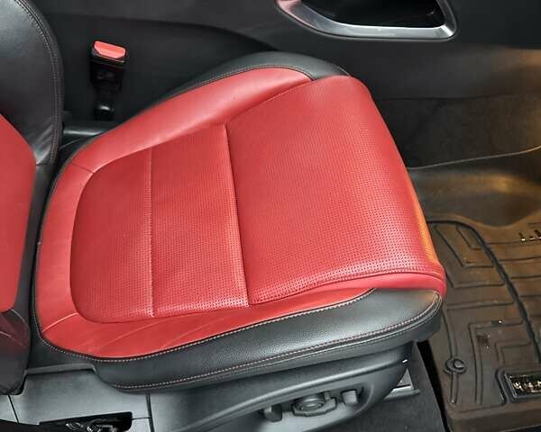 Чорний Ягуар Ф-Пейс, об'ємом двигуна 2 л та пробігом 123 тис. км за 23500 $, фото 31 на Automoto.ua