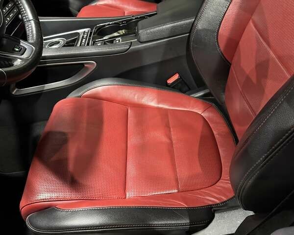 Чорний Ягуар Ф-Пейс, об'ємом двигуна 2 л та пробігом 123 тис. км за 23500 $, фото 16 на Automoto.ua