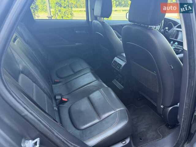 Черный Ягуар Ф-Пейс, объемом двигателя 2 л и пробегом 179 тыс. км за 19300 $, фото 11 на Automoto.ua