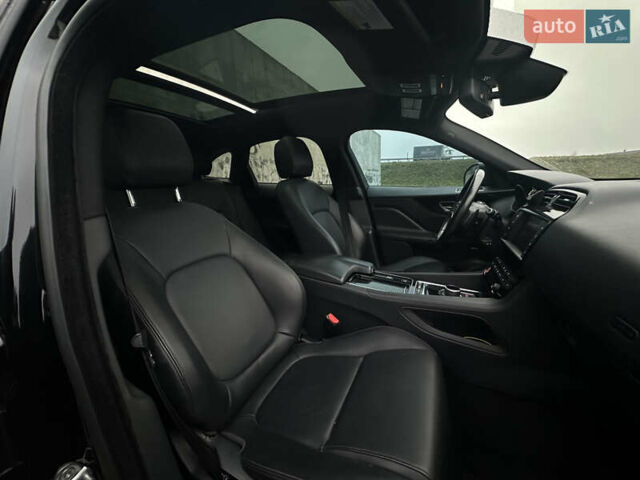 Черный Ягуар Ф-Пейс, объемом двигателя 2 л и пробегом 178 тыс. км за 19000 $, фото 10 на Automoto.ua