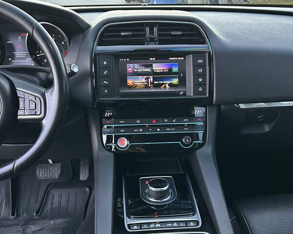 Чорний Ягуар Ф-Пейс, об'ємом двигуна 2.99 л та пробігом 157 тис. км за 30000 $, фото 20 на Automoto.ua