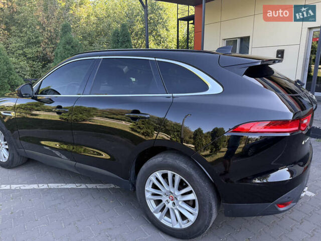 Черный Ягуар Ф-Пейс, объемом двигателя 2 л и пробегом 179 тыс. км за 19300 $, фото 3 на Automoto.ua