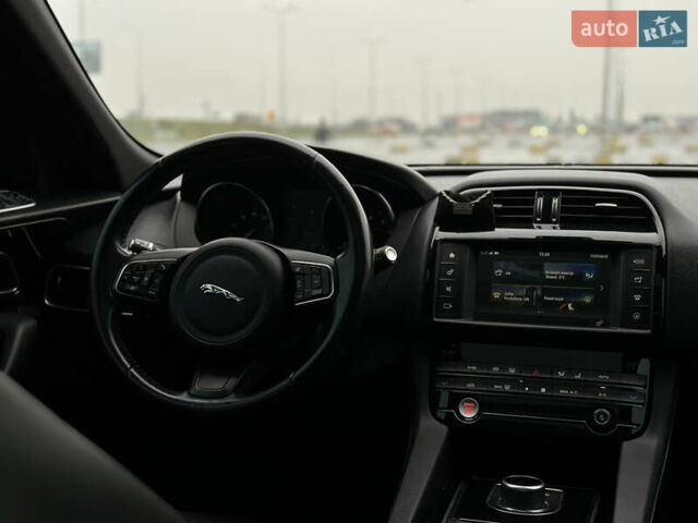 Черный Ягуар Ф-Пейс, объемом двигателя 2 л и пробегом 178 тыс. км за 19000 $, фото 9 на Automoto.ua