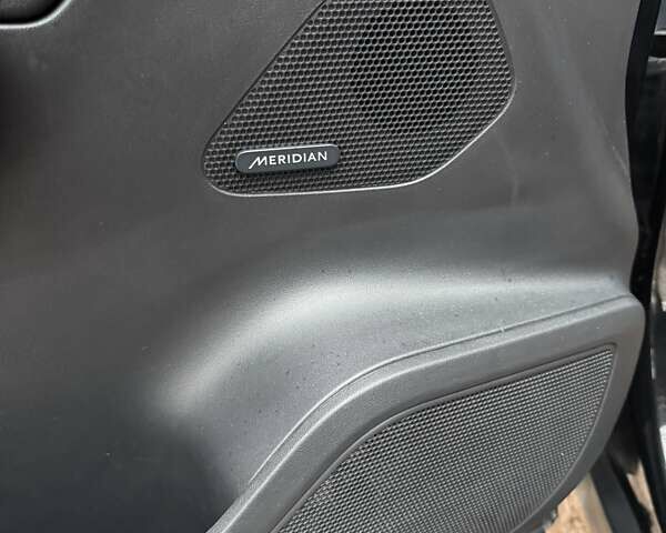 Чорний Ягуар Ф-Пейс, об'ємом двигуна 2 л та пробігом 123 тис. км за 23500 $, фото 18 на Automoto.ua