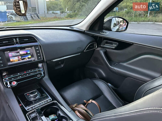 Чорний Ягуар Ф-Пейс, об'ємом двигуна 2.99 л та пробігом 157 тис. км за 30000 $, фото 22 на Automoto.ua