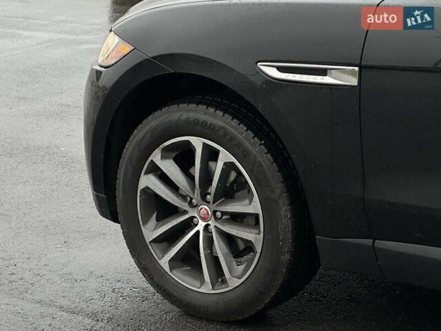 Черный Ягуар Ф-Пейс, объемом двигателя 2 л и пробегом 178 тыс. км за 19000 $, фото 5 на Automoto.ua