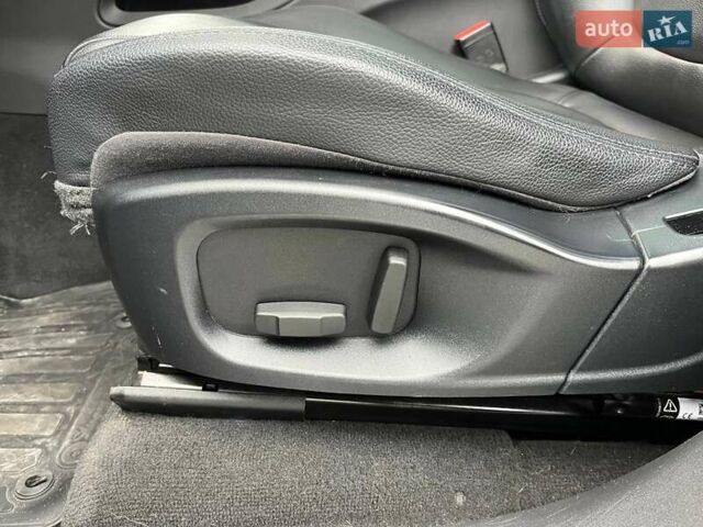 Чорний Ягуар Ф-Пейс, об'ємом двигуна 2 л та пробігом 214 тис. км за 18990 $, фото 15 на Automoto.ua