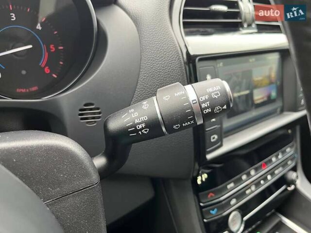 Чорний Ягуар Ф-Пейс, об'ємом двигуна 2 л та пробігом 214 тис. км за 18990 $, фото 21 на Automoto.ua