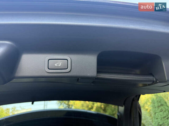 Черный Ягуар Ф-Пейс, объемом двигателя 2 л и пробегом 179 тыс. км за 19300 $, фото 13 на Automoto.ua