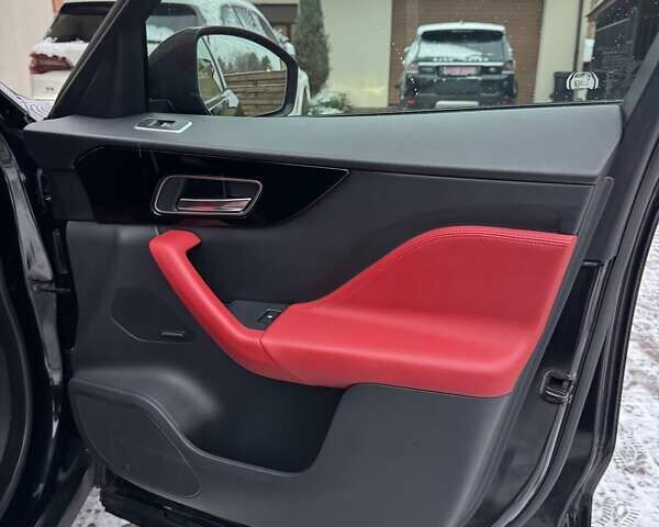 Чорний Ягуар Ф-Пейс, об'ємом двигуна 2 л та пробігом 123 тис. км за 23500 $, фото 25 на Automoto.ua