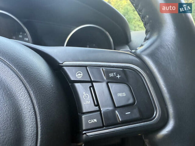 Черный Ягуар Ф-Пейс, объемом двигателя 2 л и пробегом 179 тыс. км за 19300 $, фото 15 на Automoto.ua