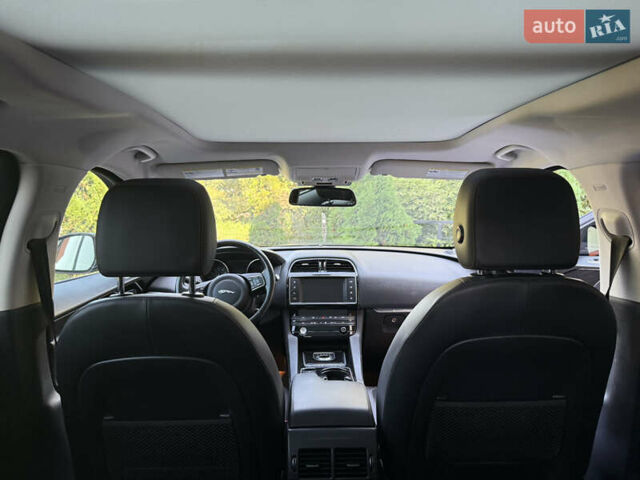 Черный Ягуар Ф-Пейс, объемом двигателя 2 л и пробегом 179 тыс. км за 19300 $, фото 8 на Automoto.ua