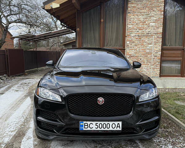 Черный Ягуар Ф-Пейс, объемом двигателя 2 л и пробегом 76 тыс. км за 25000 $, фото 7 на Automoto.ua