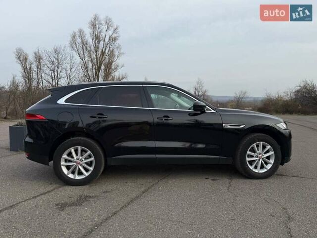 Черный Ягуар Ф-Пейс, объемом двигателя 2 л и пробегом 207 тыс. км за 23500 $, фото 1 на Automoto.ua