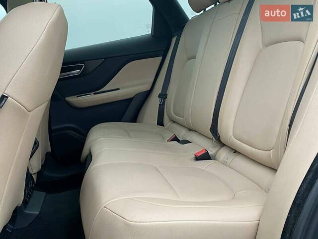 Черный Ягуар Ф-Пейс, объемом двигателя 2 л и пробегом 132 тыс. км за 25490 $, фото 20 на Automoto.ua