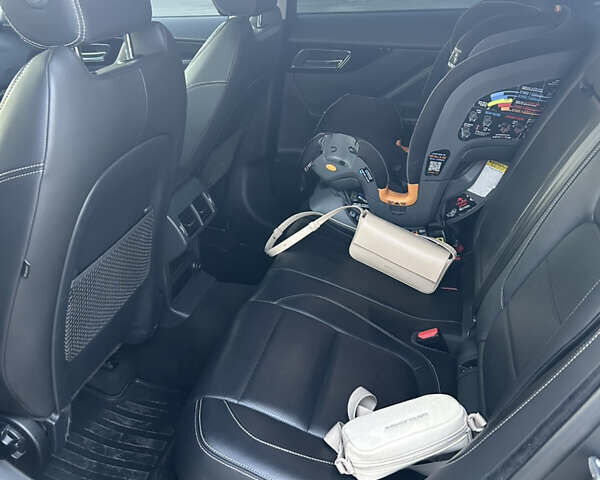 Чорний Ягуар Ф-Пейс, об'ємом двигуна 2.99 л та пробігом 157 тис. км за 30000 $, фото 17 на Automoto.ua