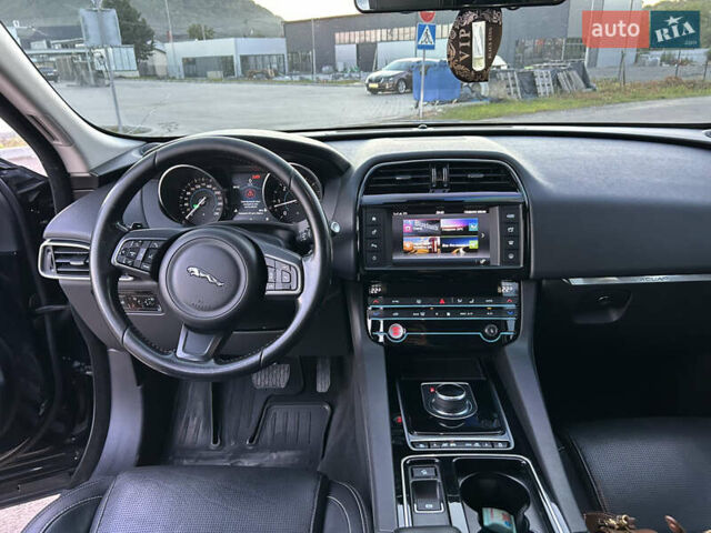 Чорний Ягуар Ф-Пейс, об'ємом двигуна 2.99 л та пробігом 157 тис. км за 30000 $, фото 21 на Automoto.ua
