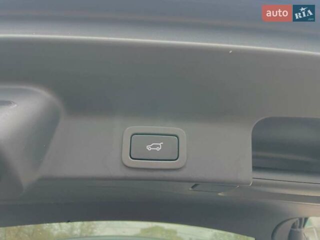 Черный Ягуар Ф-Пейс, объемом двигателя 2 л и пробегом 130 тыс. км за 22500 $, фото 9 на Automoto.ua