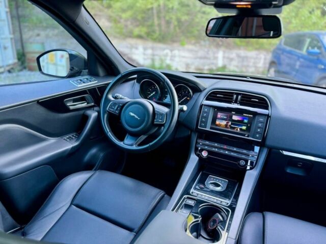 Черный Ягуар Ф-Пейс, объемом двигателя 3 л и пробегом 3 тыс. км за 21000 $, фото 3 на Automoto.ua