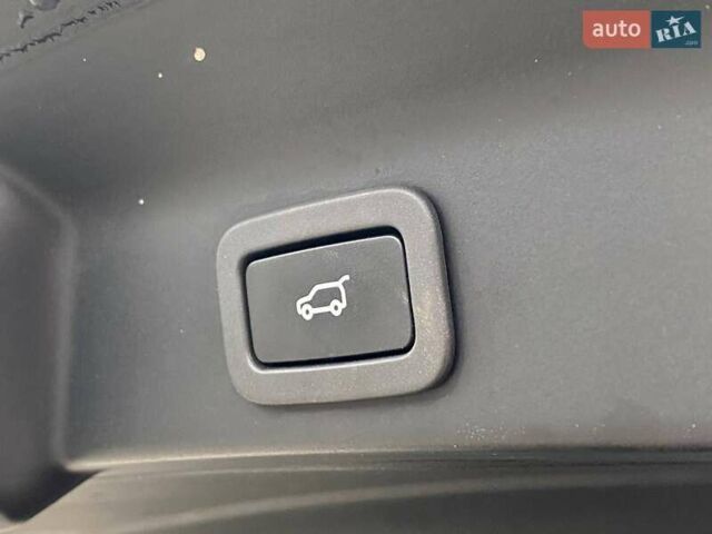 Черный Ягуар Ф-Пейс, объемом двигателя 2 л и пробегом 132 тыс. км за 25490 $, фото 21 на Automoto.ua