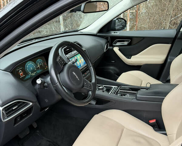 Черный Ягуар Ф-Пейс, объемом двигателя 2 л и пробегом 113 тыс. км за 23000 $, фото 11 на Automoto.ua