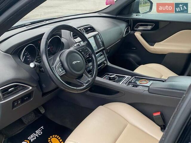 Черный Ягуар Ф-Пейс, объемом двигателя 2 л и пробегом 132 тыс. км за 25490 $, фото 13 на Automoto.ua