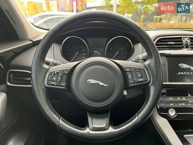 Ягуар Ф-Пейс 2017 в Киеве на Automoto.ua Черный Ягуар Ф-Пейс, объемом двигателя 2 л и пробегом 214 тыс. км за 20990 $, фото 13 на Automoto.ua