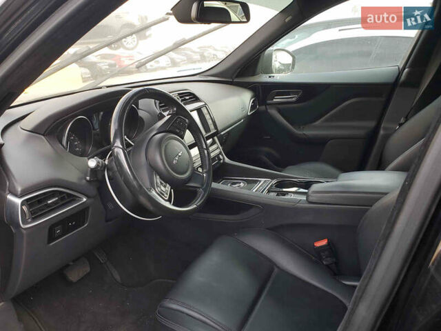 Черный Ягуар Ф-Пейс, объемом двигателя 2 л и пробегом 140 тыс. км за 3000 $, фото 1 на Automoto.ua