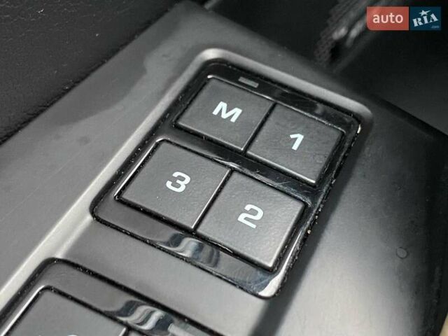 Черный Ягуар Ф-Пейс, объемом двигателя 2 л и пробегом 132 тыс. км за 25490 $, фото 10 на Automoto.ua