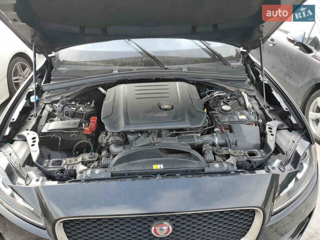 Черный Ягуар Ф-Пейс, объемом двигателя 2 л и пробегом 140 тыс. км за 3000 $, фото 2 на Automoto.ua