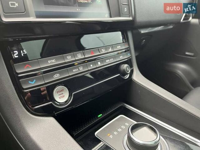 Чорний Ягуар Ф-Пейс, об'ємом двигуна 2 л та пробігом 214 тис. км за 18990 $, фото 24 на Automoto.ua