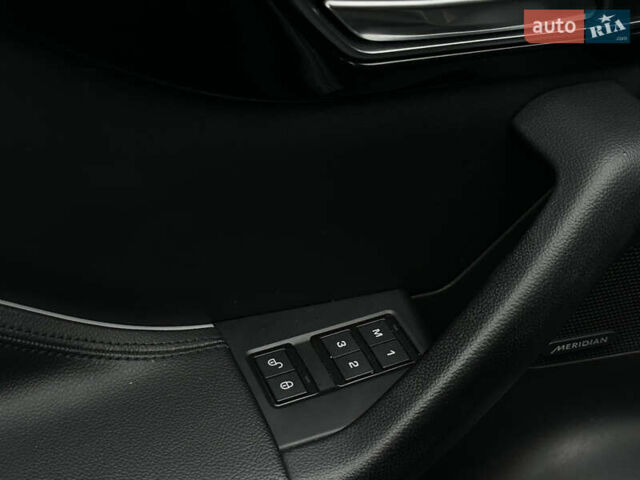 Черный Ягуар Ф-Пейс, объемом двигателя 2 л и пробегом 178 тыс. км за 19000 $, фото 17 на Automoto.ua