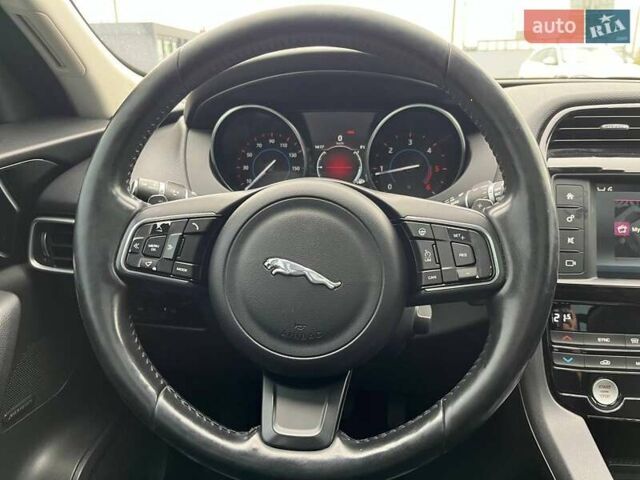 Чорний Ягуар Ф-Пейс, об'ємом двигуна 2 л та пробігом 214 тис. км за 18990 $, фото 14 на Automoto.ua