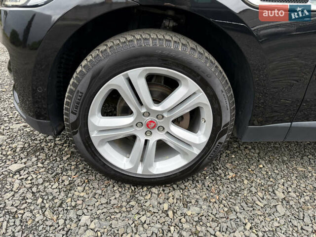 Чорний Ягуар Ф-Пейс, об'ємом двигуна 2 л та пробігом 165 тис. км за 22800 $, фото 29 на Automoto.ua