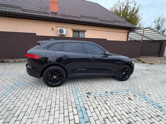 Черный Ягуар Ф-Пейс, объемом двигателя 2 л и пробегом 152 тыс. км за 24800 $, фото 3 на Automoto.ua