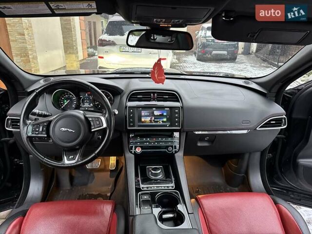 Чорний Ягуар Ф-Пейс, об'ємом двигуна 2 л та пробігом 123 тис. км за 23500 $, фото 21 на Automoto.ua
