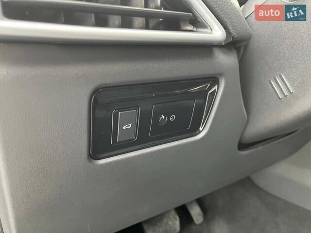 Чорний Ягуар Ф-Пейс, об'ємом двигуна 2 л та пробігом 214 тис. км за 18990 $, фото 18 на Automoto.ua