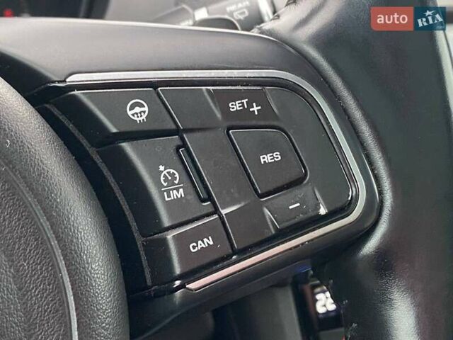 Черный Ягуар Ф-Пейс, объемом двигателя 2 л и пробегом 132 тыс. км за 25490 $, фото 15 на Automoto.ua