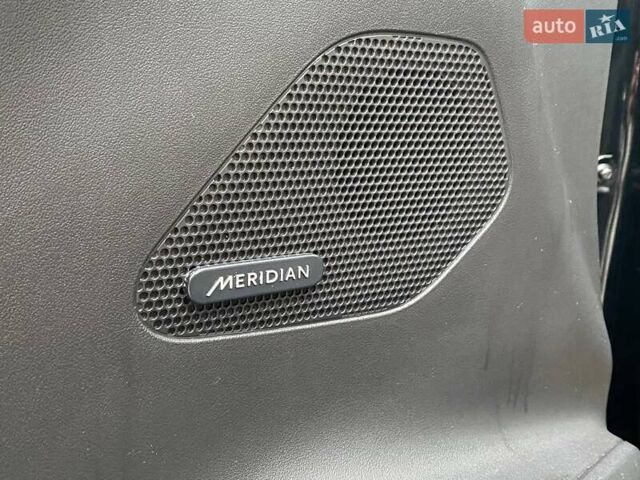 Черный Ягуар Ф-Пейс, объемом двигателя 2 л и пробегом 132 тыс. км за 25490 $, фото 12 на Automoto.ua