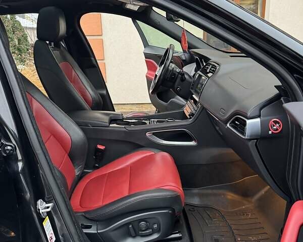 Чорний Ягуар Ф-Пейс, об'ємом двигуна 2 л та пробігом 123 тис. км за 23500 $, фото 29 на Automoto.ua