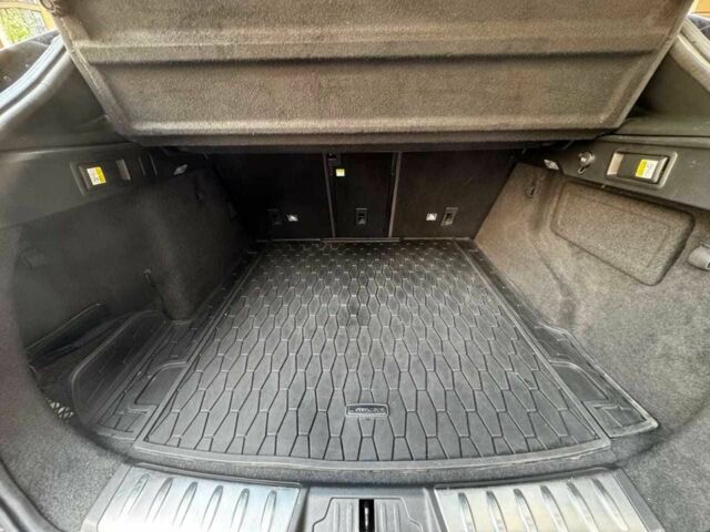 Черный Ягуар Ф-Пейс, объемом двигателя 2 л и пробегом 83 тыс. км за 33500 $, фото 8 на Automoto.ua